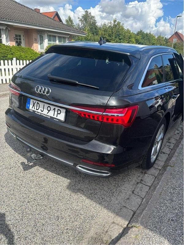 Grå Begagnad 2019 Audi A6 Sport Kombi | 284 990 kr (Marknadspris) - Bild 1/4