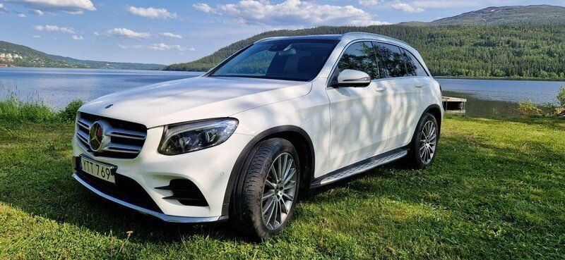 Vit Begagnad 2019 Mercedes GLC220 SUV | 330 000 kr (Marknadspris) - Bild 1/4