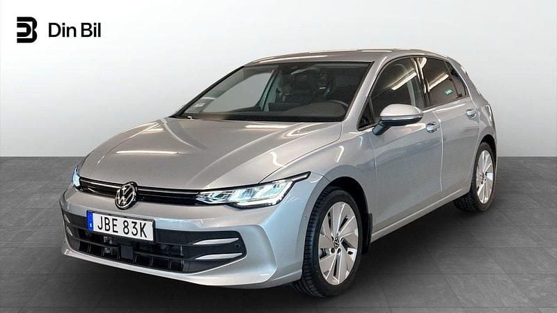 Silver Begagnad 2025 VW Golf VIII Life Kombi | 304 900 kr (Bra pris) - Bild 1/4