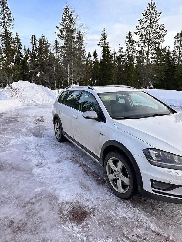 Begagnad VW Golf Alltrack 180 HK (132 kW) 2017 Kombi