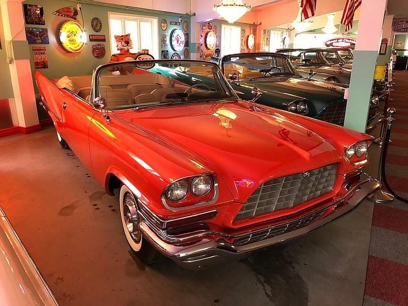 Röd Begagnad 1957 Chrysler 300C Cab | 1 695 000 kr - Bild 1/4