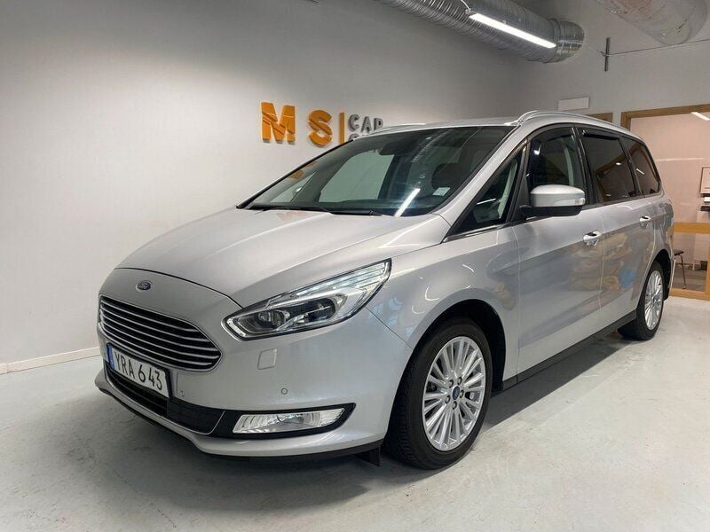 Grå Begagnad 2017 Ford Galaxy Titanium Minibuss | 239 800 kr (Lite dyr) - Bild 1/4