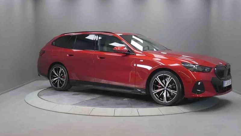 Röd Begagnad 2025 BMW 530e Kombi | 739 000 kr - Bild 1/1