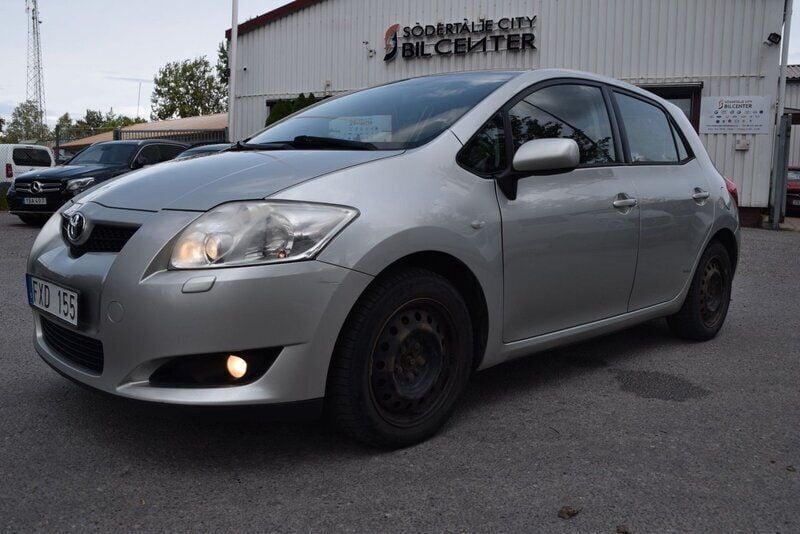 Silver Begagnad 2007 Toyota Auris Halvkombi | 49 900 kr (Marknadspris) - Bild 1/4