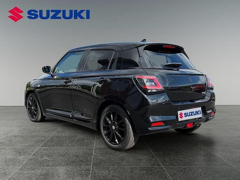 Begagnad Suzuki Swift 83 HK (61 kW) 2024 Svart Halvkombi