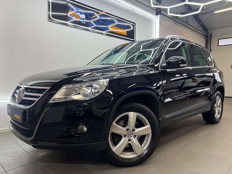 Svart Begagnad 2010 VW Tiguan Sportline SUV | 99 900 kr (Marknadspris) - Bild 1/4