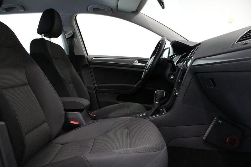 Begagnad VW Golf VIII 131 HK (96 kW) 2020 Vit