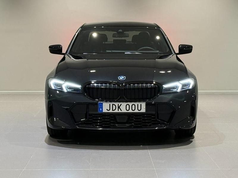 Begagnad BMW 330 Comfort Edition 292 HK (214 kW) 2025 Svart sapphire metallic Sedan