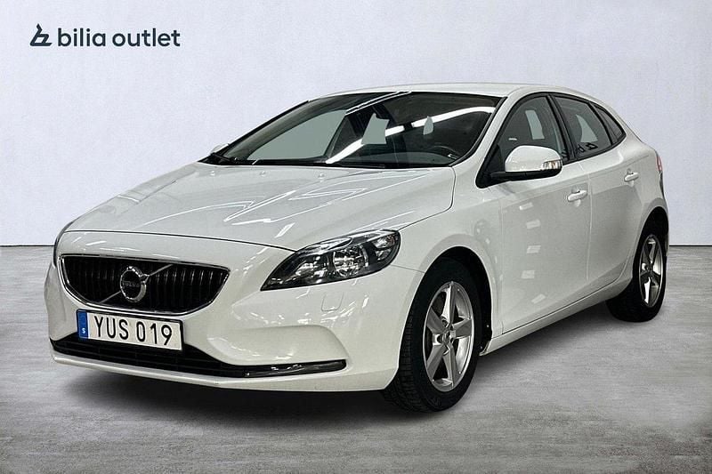 Vit Begagnad 2017 Volvo V40 Business Edition Halvkombi | 174 900 kr (Marknadspris) - Bild 1/3