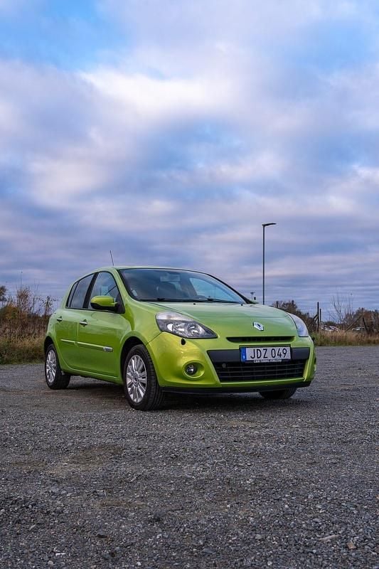 Begagnad Renault Clio R.S. 75 HK (55 kW) 2010 Halvkombi