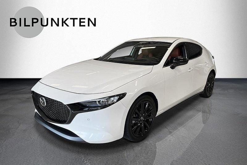 Snowflake white pearl mica (25d) Ny 2025 Mazda 3 Nagisa Kombi | 324 900 kr (Bra pris) - Bild 1/4