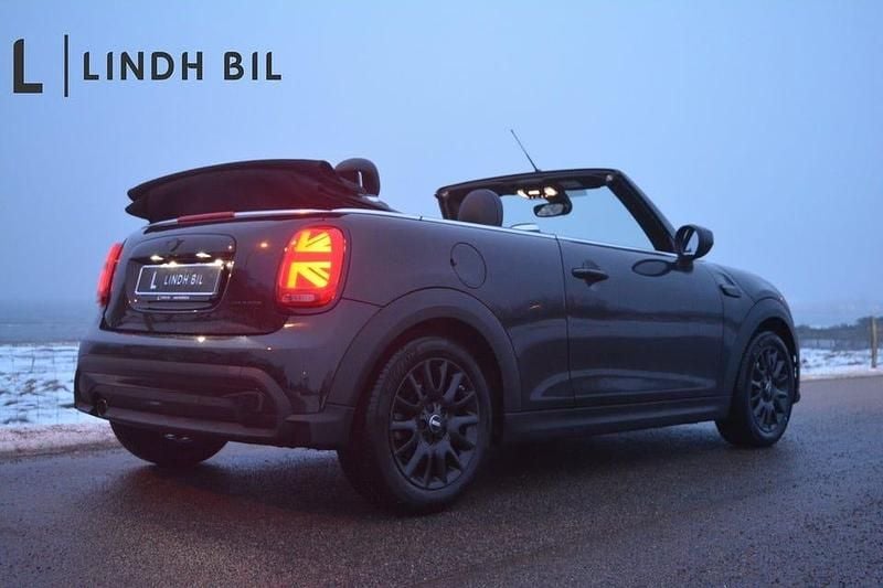 Begagnad Mini Cooper 136 HK (100 kW) 2023 Midnight schwarz metallic Halvkombi