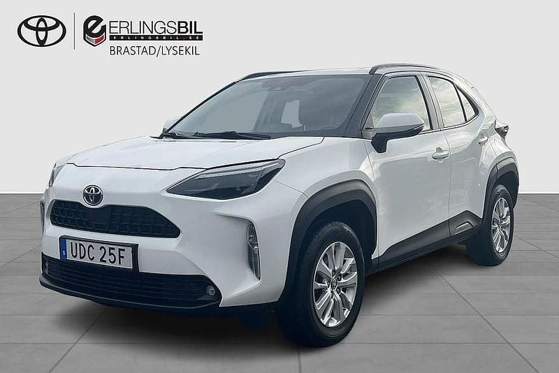 Vit Begagnad 2022 Toyota Yaris Cross Active SUV | 259 000 kr (Marknadspris) - Bild 1/4