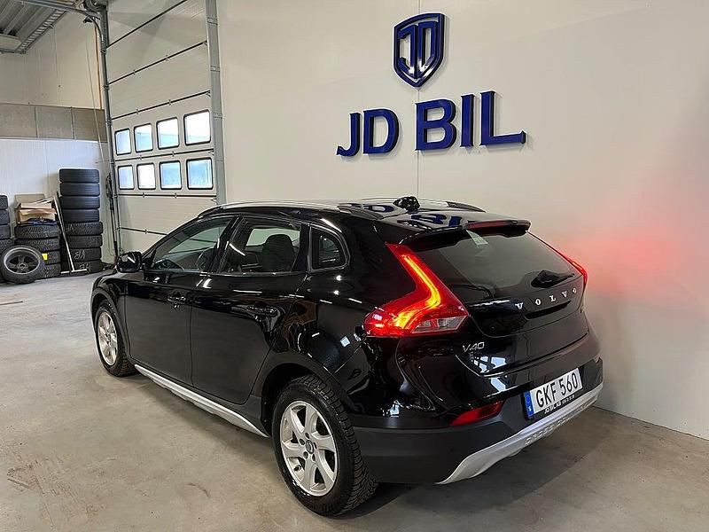 Begagnad Volvo V40 Momentum 114 HK (83 kW) 2014 Svart Halvkombi