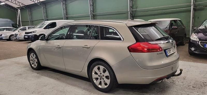 Begagnad Opel Insignia Edition 180 HK (132 kW) 2010 Grå Kombi