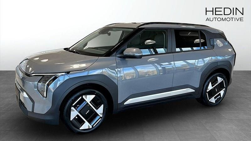 Grå (grey) Ny 2025 Kia EV3 Plus SUV | 539 300 kr (Lite dyr) - Bild 1/4
