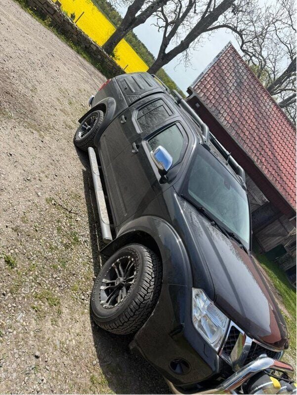 Svart Begagnad 2012 Nissan Navara Pickup | 88 000 kr (Bra pris) - Bild 1/4