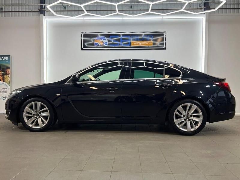 Begagnad Opel Insignia Business 163 HK (119 kW) 2013 Svart Halvkombi