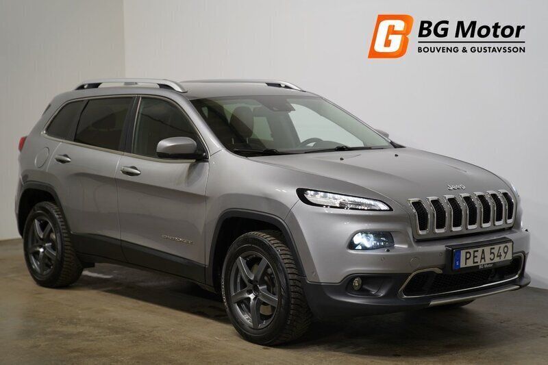 Grå Begagnad 2016 Jeep Cherokee SUV | 169 600 kr (Marknadspris) - Bild 1/3