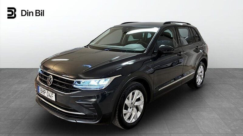 Grå (urano grey) Begagnad 2021 VW Tiguan SUV | 269 900 kr (Marknadspris) - Bild 1/4
