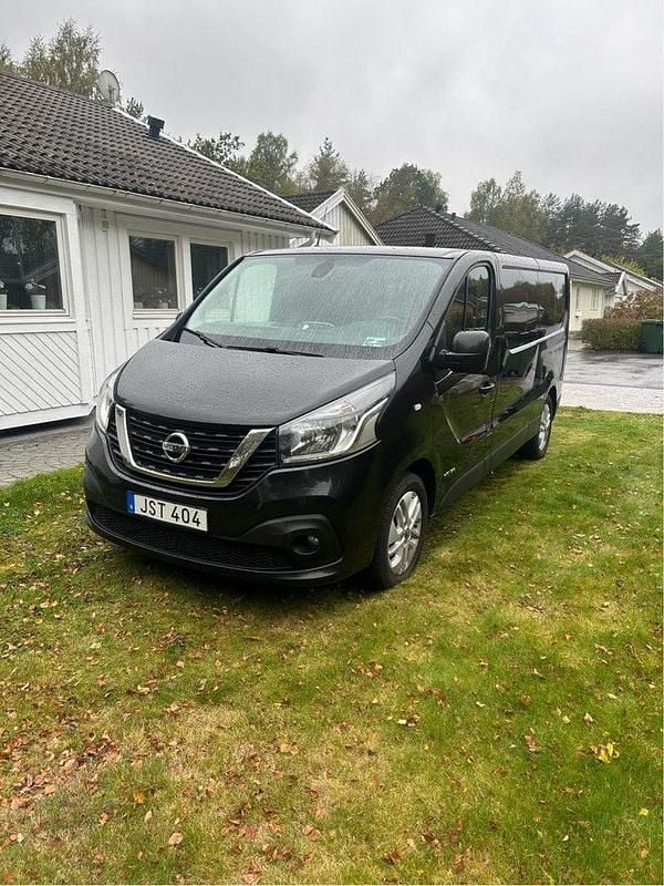 Svart Begagnad 2017 Nissan NV300 Van | 115 000 kr (Marknadspris) - Bild 1/4