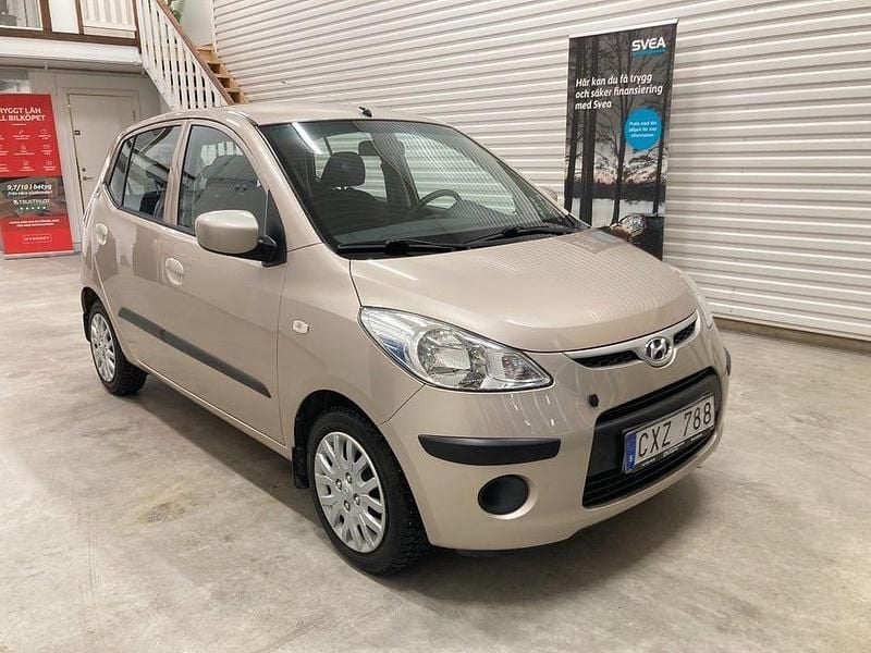 Grå Begagnad 2009 Hyundai i10 Halvkombi | 47 900 kr (Lite dyr) - Bild 1/4