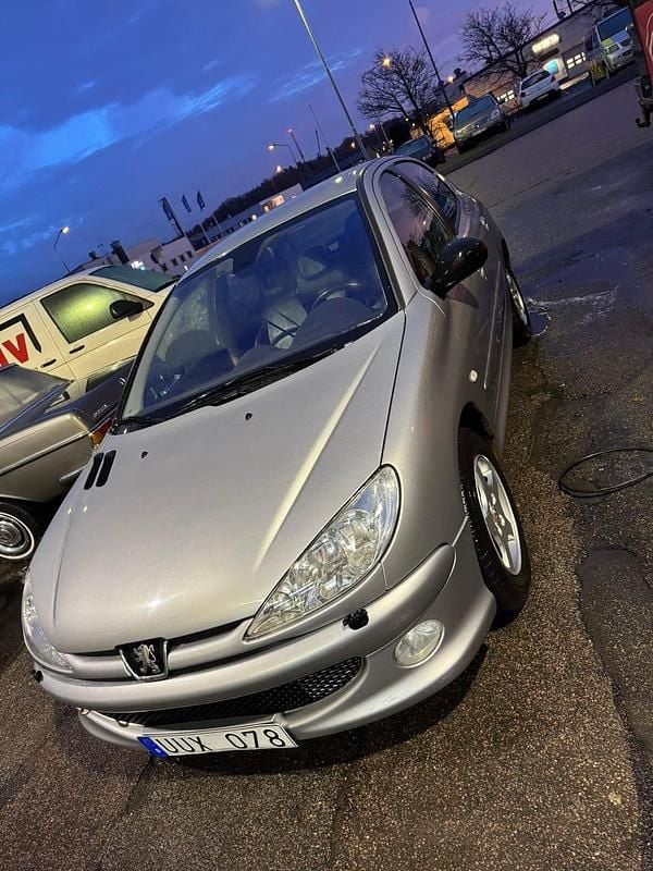 Begagnad 2004 Peugeot 206 Halvkombi | 25 000 kr (Marknadspris) - Bild 1/4