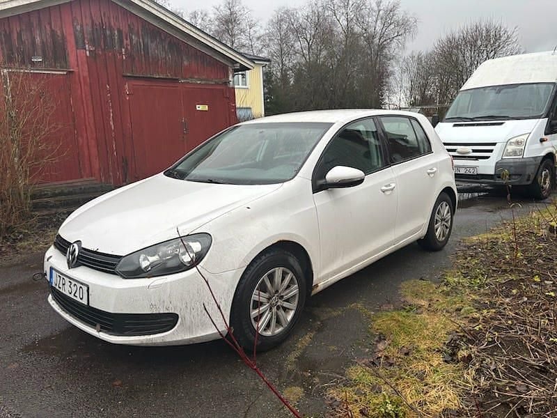 Begagnad 2011 VW Golf VI Halvkombi | 14 500 kr (Superpris) - Bild 1/4