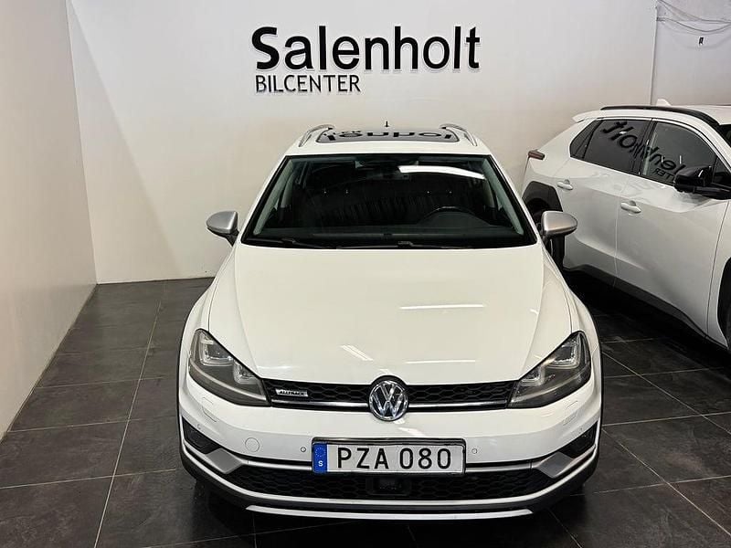Begagnad VW Golf Alltrack 184 HK (135 kW) 2015 Vit Kombi