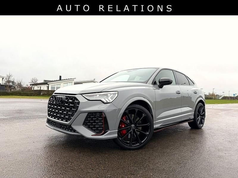 Grå nardogrå solid Begagnad 2022 Audi RS Q3 Sportback Design SUV | 699 900 kr - Bild 1/4