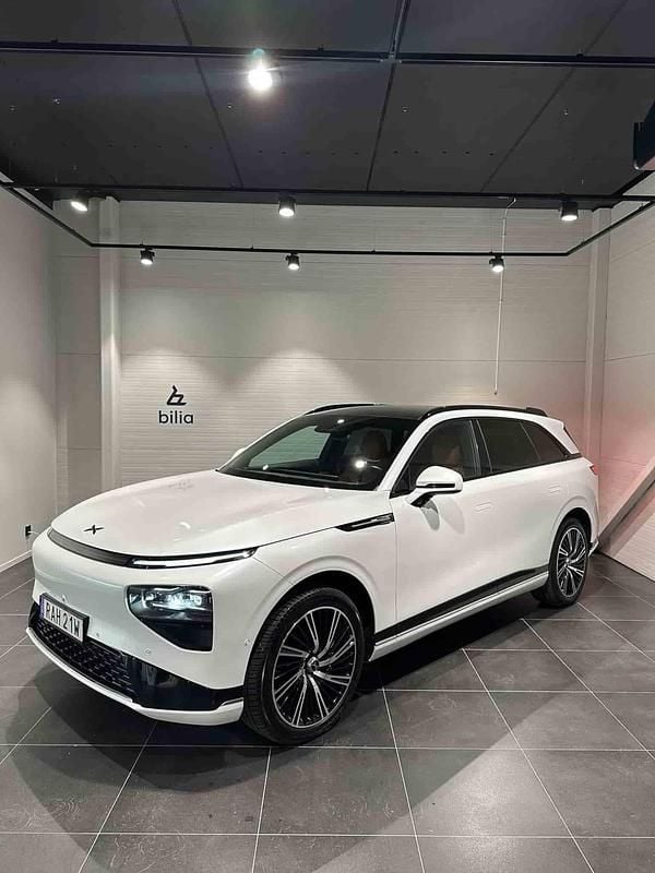 Vit Begagnad 2023 XPENG G9 SUV | 699 900 kr (Marknadspris) - Bild 1/1