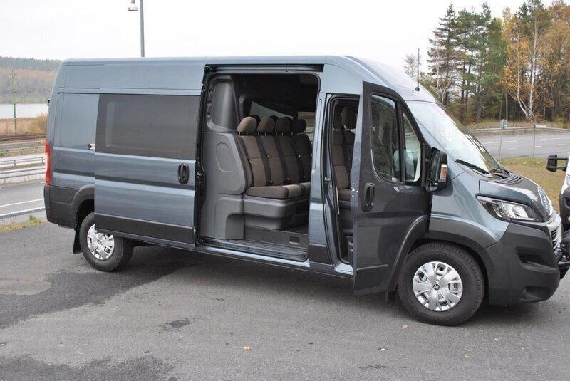 Grå (grå metallic) Begagnad 2019 Peugeot Boxer Van | 611 500 kr - Bild 1/4