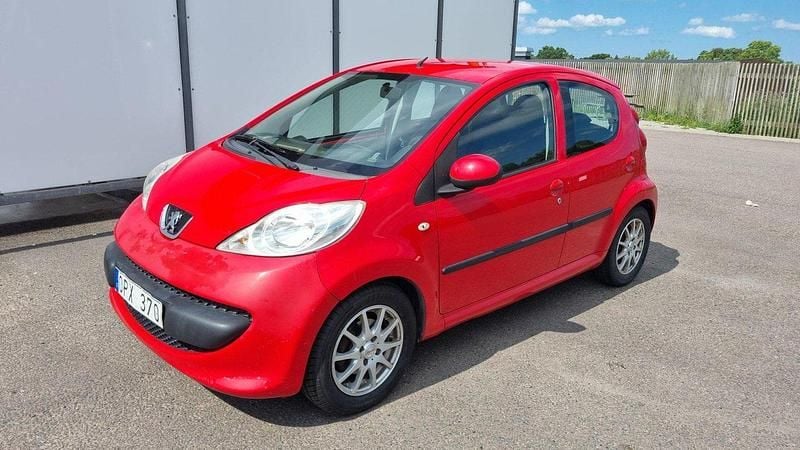 Röd Begagnad 2007 Peugeot 107 Halvkombi | 16 000 kr (Marknadspris) - Bild 1/4
