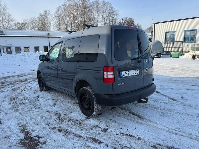Begagnad VW Caddy 110 HK (80 kW) 2012 Minibuss