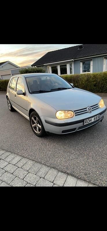 Grå Begagnad 2000 VW Golf IV Halvkombi | 5 000 kr (Superpris) - Bild 1/1
