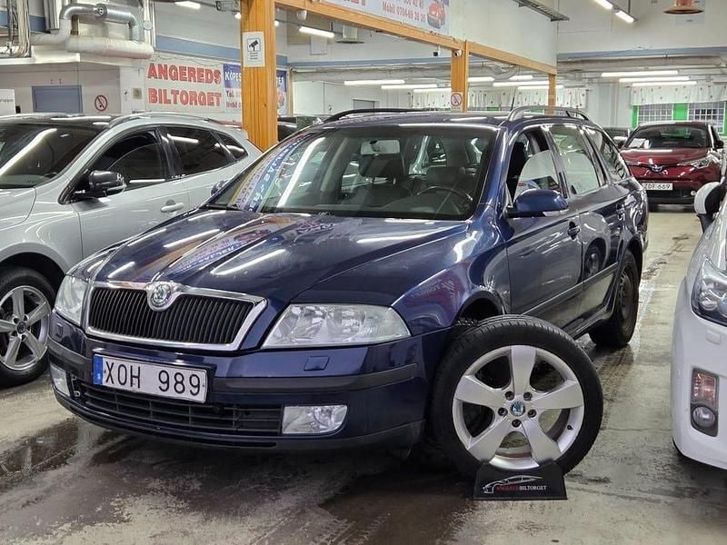 Mörkblå Begagnad 2006 Skoda Octavia Kombi | 29 999 kr (Marknadspris) - Bild 1/4