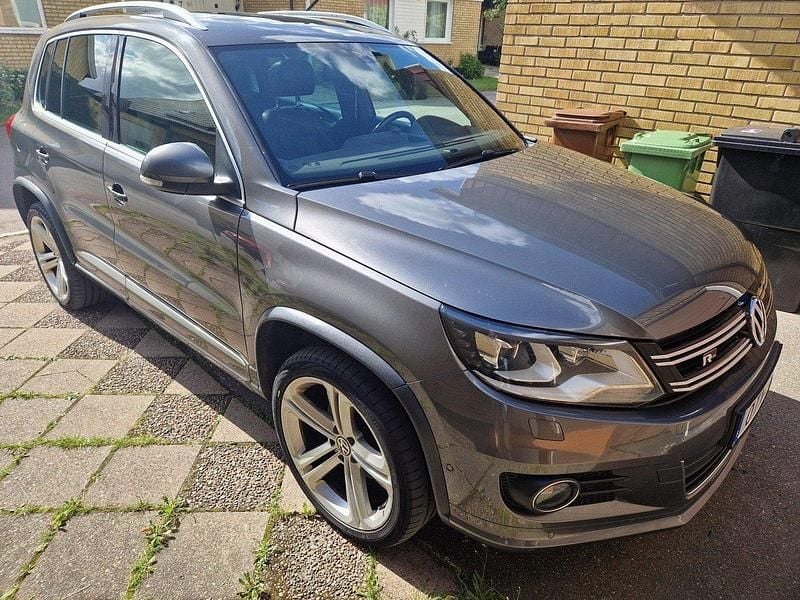Grå Begagnad 2016 VW Tiguan Sportline SUV | 138 000 kr (Superpris) - Bild 1/4