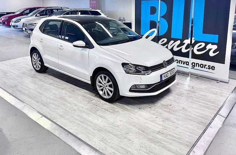 Vit Begagnad 2015 VW Polo Halvkombi | 89 000 kr (Marknadspris) - Bild 1/4
