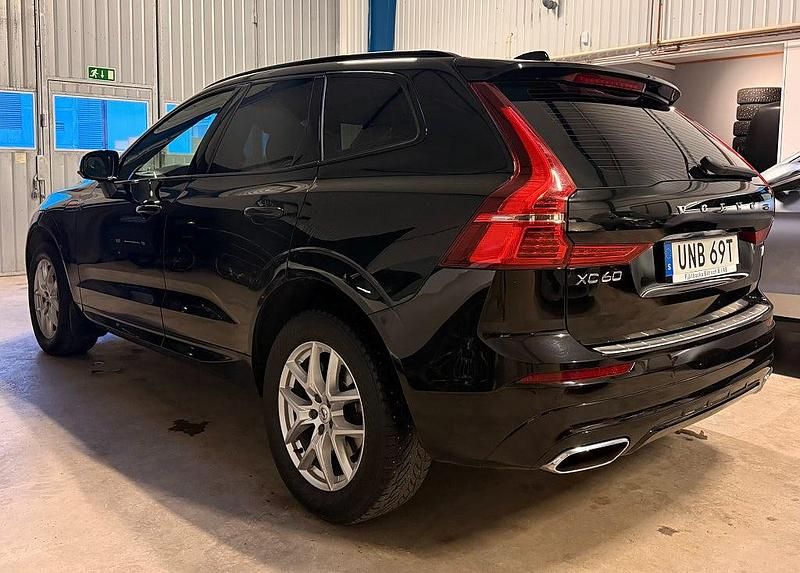 Begagnad Volvo XC60 R-Design 253 HK (186 kW) 2020 Svart SUV
