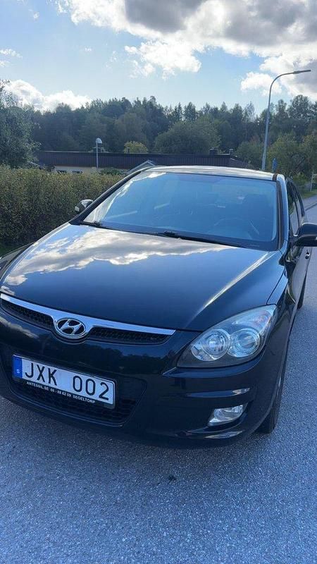 Svart Begagnad 2009 Hyundai i30 Halvkombi | 41 000 kr (Marknadspris) - Bild 1/4