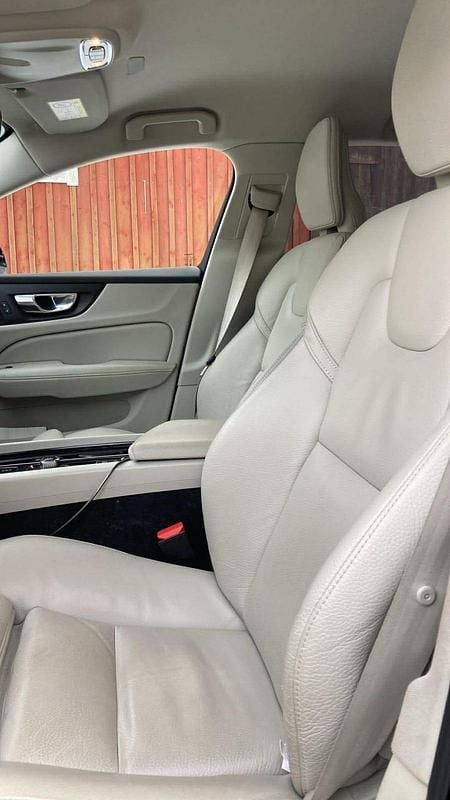 Begagnad Volvo V60 197 HK (144 kW) 2022 Kombi