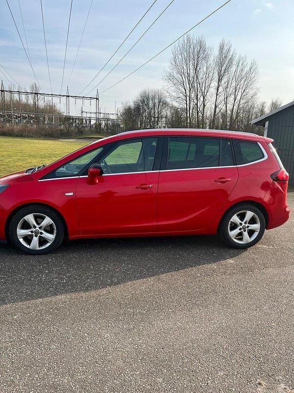 Röd Begagnad 2012 Opel Zafira Tourer Enjoy Minibuss | 75 000 kr (Bra pris) - Bild 1/4