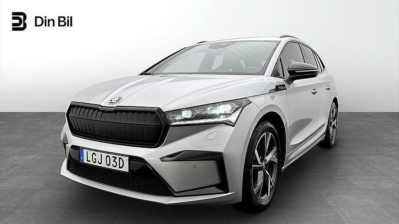 Silver Begagnad 2023 Skoda Enyaq iV SportLine SUV | 414 900 kr (Marknadspris) - Bild 1/4