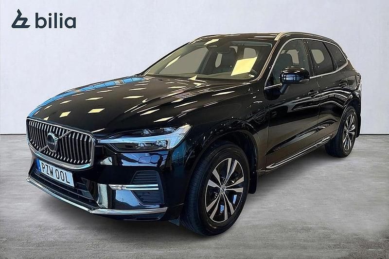 Svart Begagnad 2023 Volvo XC60 Core SUV | 379 900 kr (Marknadspris) - Bild 1/3