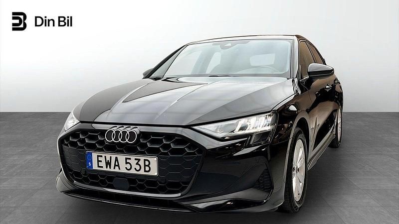 Svart Begagnad 2024 Audi A3 Sportback Proline Halvkombi | 289 000 kr (Marknadspris) - Bild 1/4