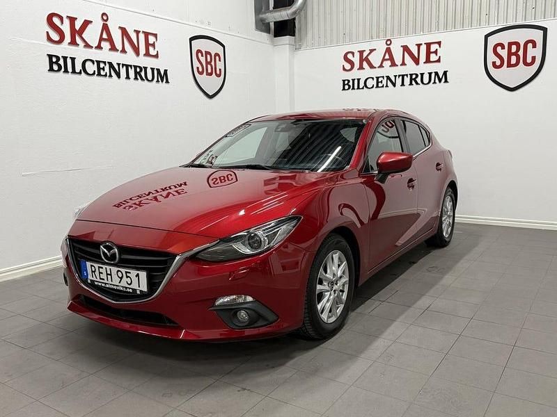 Röd Begagnad 2016 Mazda 3 Inclusive Halvkombi | 114 800 kr (Marknadspris) - Bild 1/4