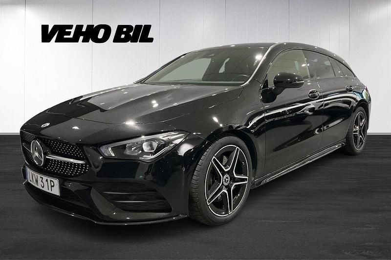 Svart Begagnad 2022 Mercedes CLA200 Shooting Brake AMG Kombi | 309 900 kr (Bra pris) - Bild 1/4