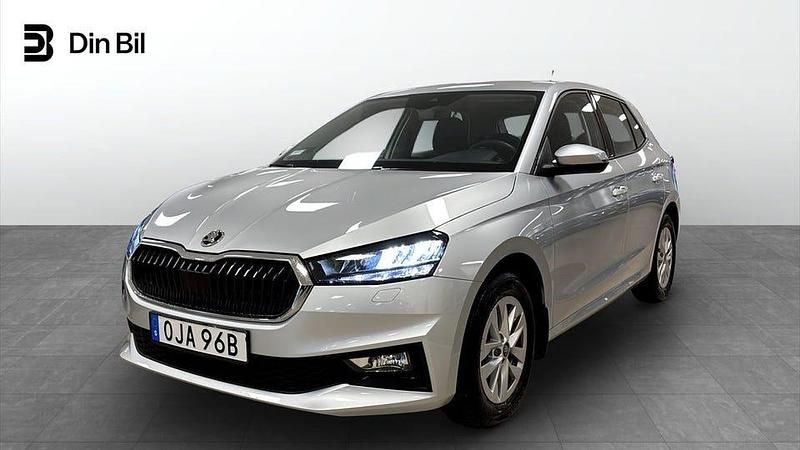 Brilliant silver metallic Begagnad 2025 Skoda Fabia Selection Halvkombi | 224 900 kr (Marknadspris) - Bild 1/4