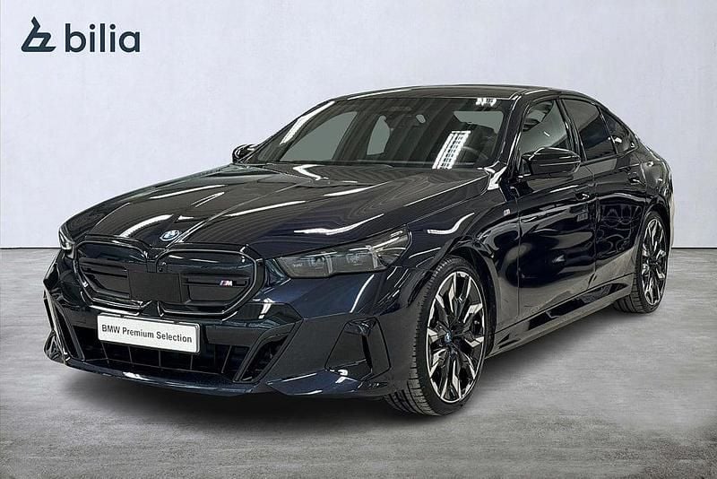 Svart Begagnad 2023 BMW i5 M Sport Sedan | 749 900 kr (Marknadspris) - Bild 1/4