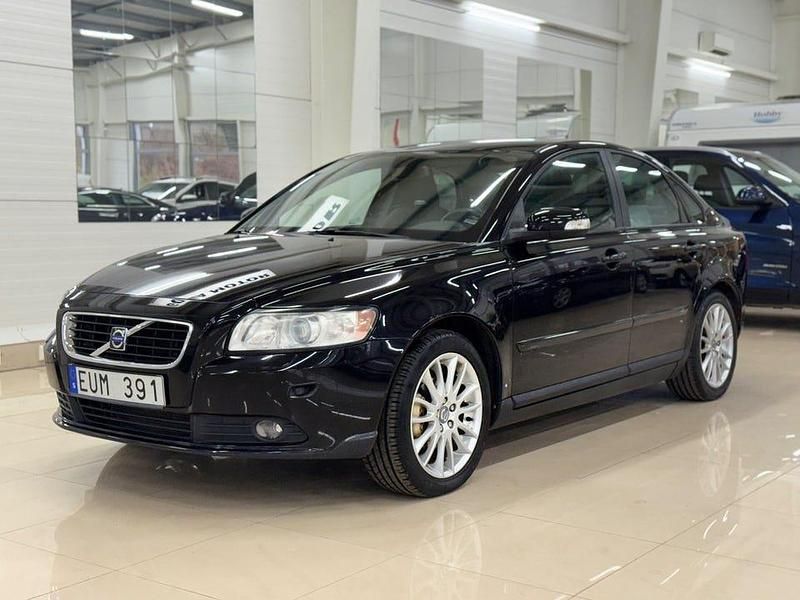Svart Begagnad 2008 Volvo S40 Kinetic Sedan | 69 900 kr (Marknadspris) - Bild 1/4